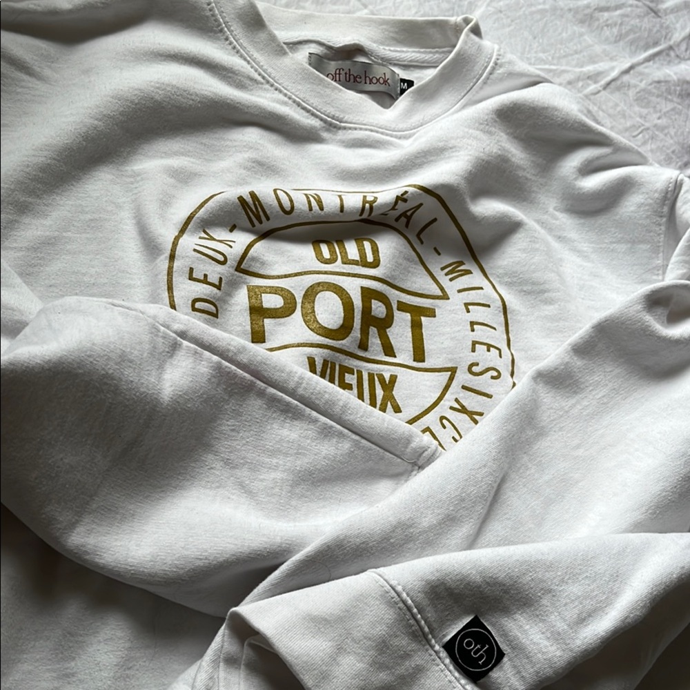 Crisp White Crewneck Sweater with Bold Crest Design